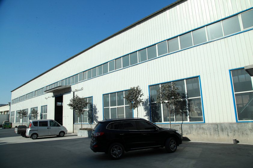 方銳機(jī)械米線(xiàn)機(jī)車(chē)間一角