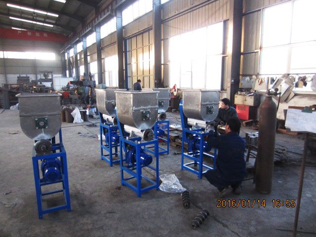 米線(xiàn)機(jī)生產(chǎn)車(chē)間