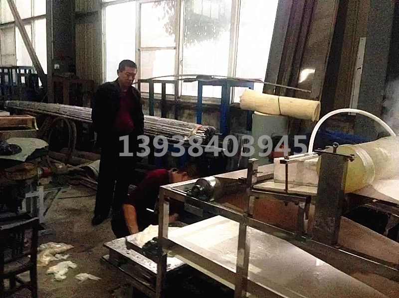 蒸汽涼皮機(jī)生產(chǎn)車(chē)間