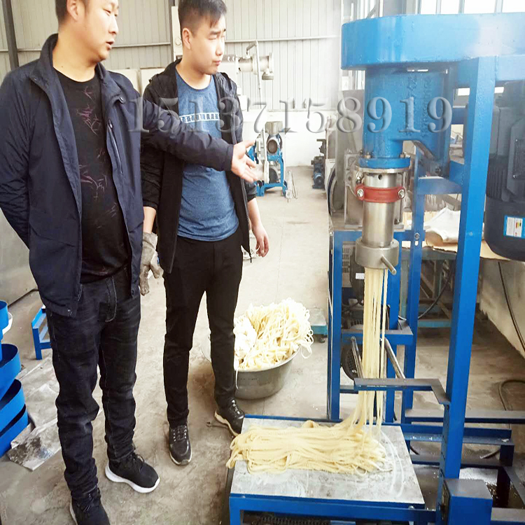 全自動牛筋面機試機現(xiàn)場