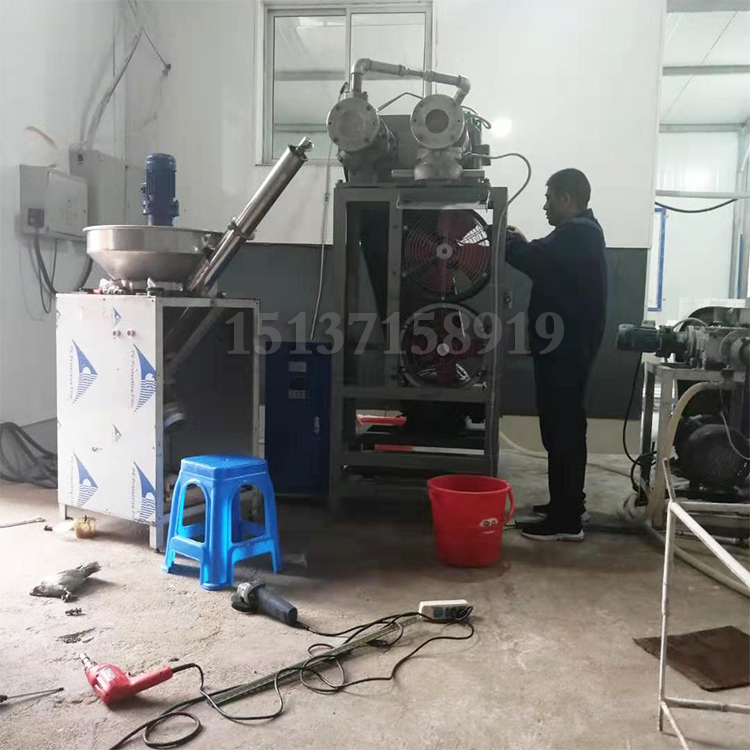 全自動(dòng)米線機(jī)售后安裝現(xiàn)場(chǎng) 全自動(dòng)米線機(jī)售后安裝現(xiàn)場(chǎng)