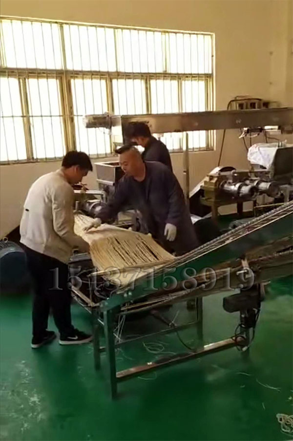 貴州全自動(dòng)米線機(jī)生產(chǎn)現(xiàn)場