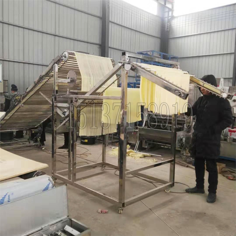 全自動米線機試機現(xiàn)場 全自動米線機試機現(xiàn)場